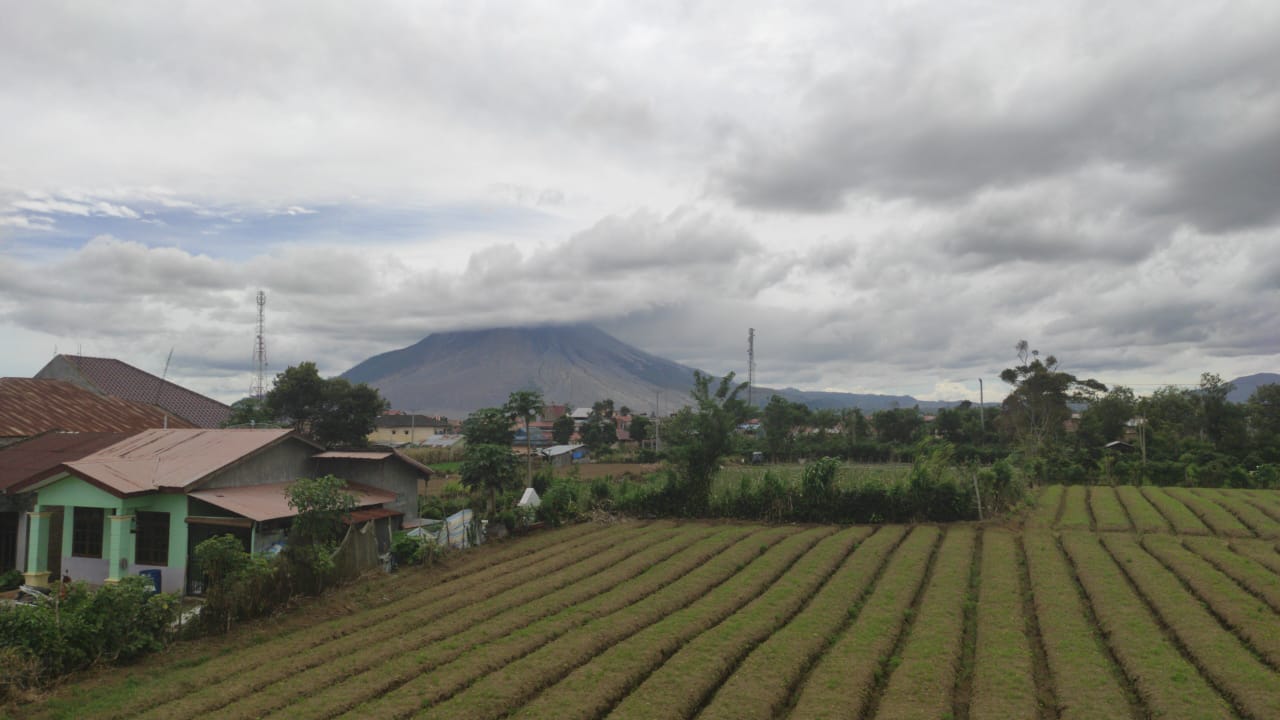 Gunung Merapi erupsi