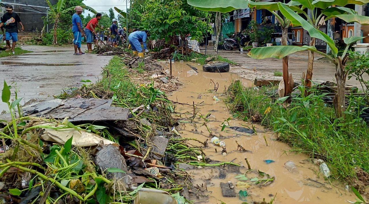 Warga Marina Sekupang