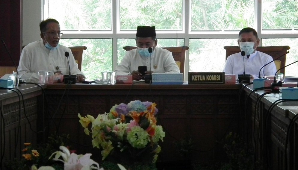 rapat komisi DPRD Batam