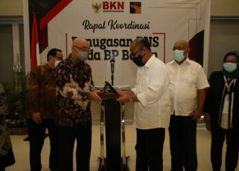 BP Batam menerima SK penugasan PNS. (Foto: Humas BP Batam)