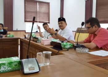 Anggota DPRD Kota Batam, dari kanan, Tohap Erikson Pasaribu, Budi Mardianto, Utusan Sarumaha, dan Siti Nurlaila. (Foto: Antorius Zagoto)