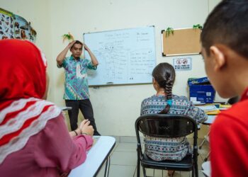 Pengungsi diajarkan untuk berbahasa Indonesia. (Foto: arsip IOM Jakarta)