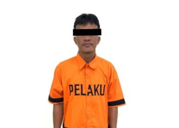 Pelaku penyeludupan ratusan barang elektronik dan barang kena cukai ilegal. (Foto: Muhamad Ishlahuddin)