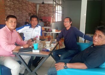 Dari kiri, Ketua SMSI Kota Batam, Indra Helmi; Bendahara, Zabur Anjasfianto; Sekertaris, Khafi Anshary; Kabid Organisasi, Pariadi. (Foto: Arsip SMSI Batam)