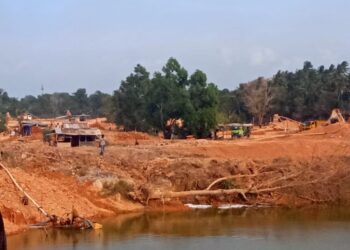 Aktivitas pencucian pasir tak jauh dari RS Bhayangkara Polda Kepri, Kelurahan Batubesar, Kecamatan Nongsa. (Foto: Bintang Hasibuan)