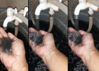 Warga Tanjung Piayu mengeluhkan air hitam yang keluar dari keran. (Foto: Purwayanto, warga Perumahan Pondok Graha, Duriangkang, Sei Beduk, Batam, Kepulauan Riau)