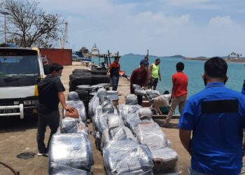 Barang bukti pelek dan ban mobil bekas yang berhasil diamankan Polairud Polda Kepri. (Foto: Arsip Polairud)