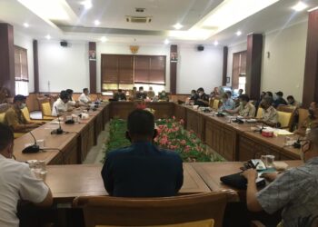 Rapat dengar pendapat (RDP) pemotongan kapal Acacia Nassau di dok Paxocean Tanjung Uncang, Batam, Kepulauan Riau yang tidak memiliki izin. (Foto: Fathur Rohim)