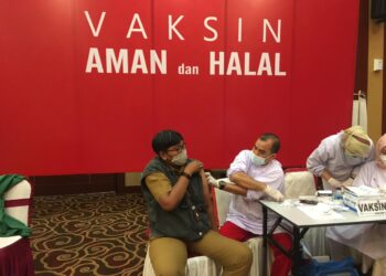 Pegawai Negeri Sipil (PNS) Pemerintah Provinsi Kepulauan Riau divaksin Covid-19 beberapa waktu lalu. (Foto: Fathur Rohim)