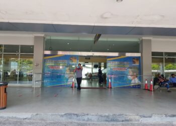 Suasana di depan pintu masuk Pelabuhan Domestik Sekupang, Batam, Kepulauan Riau. (Foto: Muhammad Ishlahuddin)