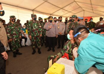 Panglima TNI dan Kapolri tinjau vaksinasi di Polda Kepri. (Foto:Arsip Polda Kepri)