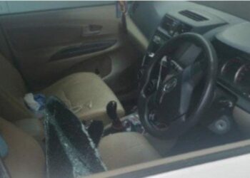 Mobil Avanza milik korban pecah kaca di parkiran PT Persero, Pelabuhan Batu Ampar. (Foto: Arsip Polsek KKP Batam)