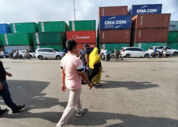 Pelaku E(31) saat ditangkap di Dermaga Selatan Pelabuhan Batu Ampar. (Foto: Arsip Polsek KKP Batam)