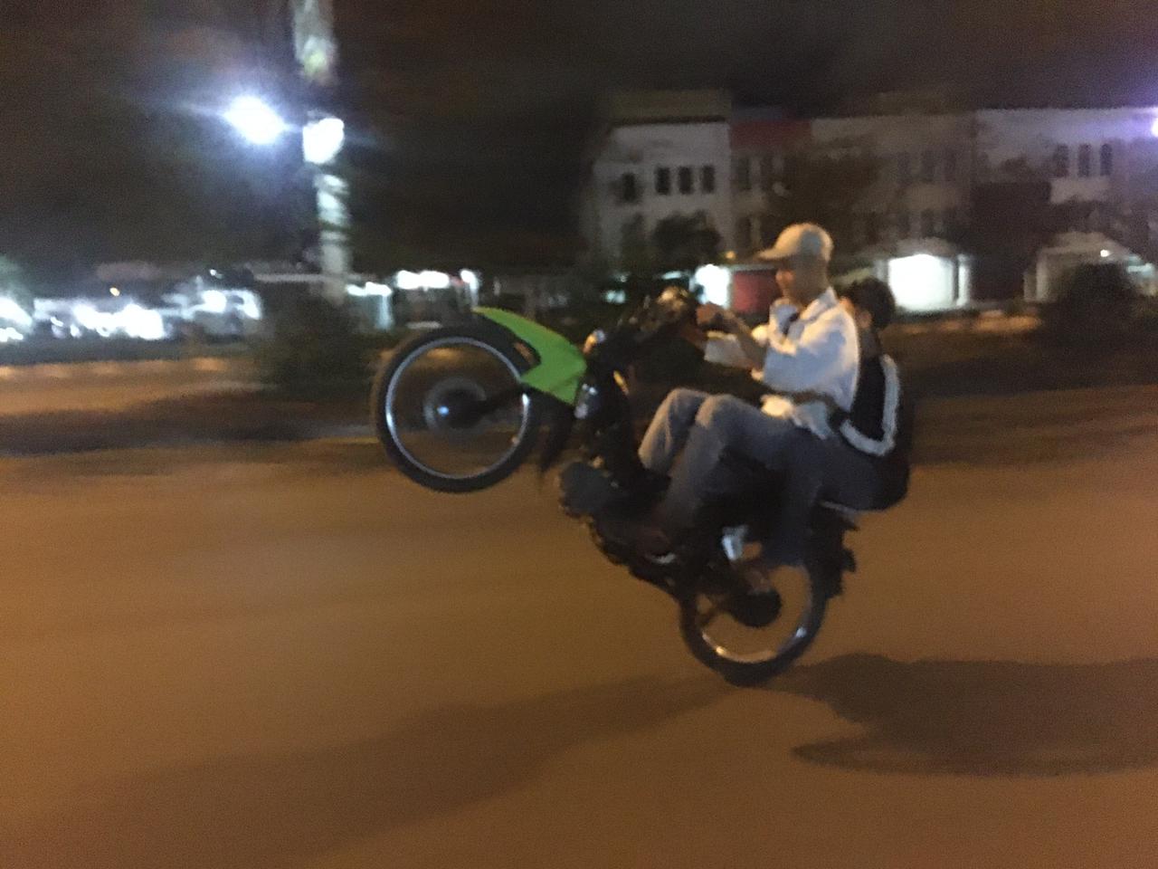 Freestyle Jalanan Batam Dan Salam Ban Depan Di Udara HMStimescom