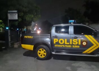 Suasana penjagaan saat penggeledahan sebuah pesantren di Sleman Daerah Istimewa Yogyakarta, Jumat, 2 April 2021. (Foto: Kumparan)