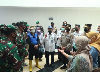 Kapolda Kepri, Irjen Pol Aris Budiman, saat melakukan peninjauan di beberapa tempat karantina PMI dan Pelabuhan Batam. (Foto: Arsip Polda Kepri)