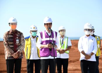 Presiden Joko Widodo ketika memberikan keterangan pers seusai mengunjungi Kawasan Industri Terpadu (KIT) Batang yang berlokasi di Desa Ketanggan, Kecamatan Gringsing, Kabupaten Batang, Jawa Tengah, Rabu,  21 April 2021. Foto istimewa. (Foto: Istimewa)