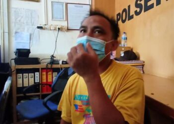 Andri alias Aan (36), suami yang mencekik istrinya hingga tewas kini ditahan di Polsek Nongsa, Batam, Kepulauan Riau. (Foto: Fathur Rohim)