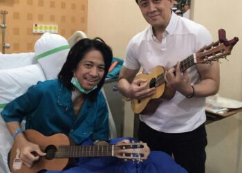 Dokumentasi lama saat Triawan Munaf, menyambangi Abdee Slank yang tengah rawat inap di sebuah rumah sakit. (Foto: Instagram.com/triawanmunaf)