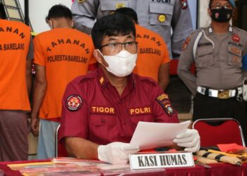 Kasi Humas Polresta Barelang, Iptu Tigor, saat memberikan keterangan kepada wartawan. (Foto: Humas Polresta Barelang)