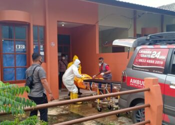 Seorang pria lanjut usia (lansia) ditemukan tidak bernyawa di dalam rumahnya di perumahan Plamo Garden Blok B Nomor 27, kelurahan Baloi Permai, Kecamatan Batam Kota, Kota Batam pada Selasa, 11 Mei 2021, siang. (Foto: Muhamad Ishlahuddin)