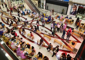 Ribuan karyawan mall di Batam mulai divaksinasi. (Foto: Humas Pemko Batam)
