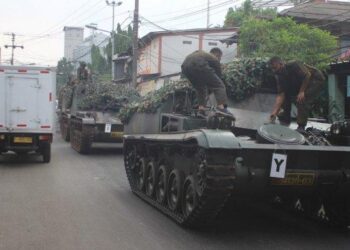 Tank jenis AMX di Jalan Raya Narogong Cileungsi, Bekasi, Jawa Barat, bukan untuk melakukan penyekatan para pemudik. Kendaraan tempur (Ranpur) lapis baja milik Yonarmed-7/105 GS tengah Latihan Taktis Tingkat Baterai TW II TA 2021. (Foto: Istimewa)