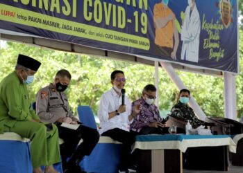Wakil Wali Kota Batam, Amsakar Achmad, saat memimpin rapat bersama organisasi perangkat daerah (OPD). (Foto: mediacenter)