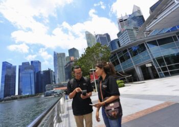 HMS saat berada di Singapura sebelum pandemi.