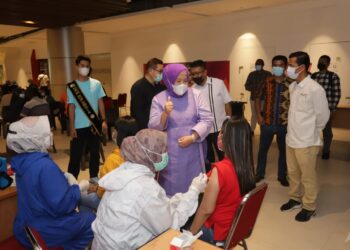 Kegiatan vaksinasi Covid-19  di Orchard Park Avenue. (Foto: Disbudpar)