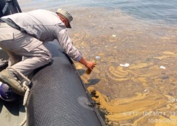 Temuan dugaan tumpahan cairan limbah B3 di Teluk Jakarta. (Foto: Bakamla RI/Indonesia Coast Guard)