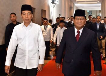Presiden Jokowi dan Menteri Pertahanan Prabowo Subianto dijodohkan oleh Jokpro untuk maju pada Pilpres 2024.