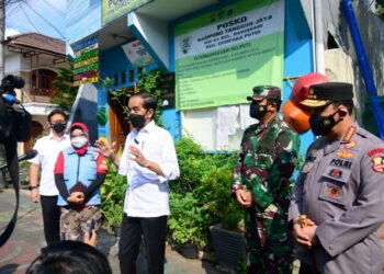 Presiden Jokowi saat sidak di Kelurahan Rawasari, Cempaka Putih, Jakarta Pusat.
