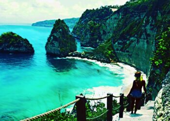 Salah satu obyek wisata pantai di Bali.