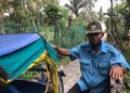 Zakat (65), penarik becak di Belakang Padang. (Foto: Dwi Alfah)