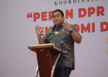 Wakil Ketua DPR RI, Rahmat Gobel dari Fraksi Partai Nasdem.