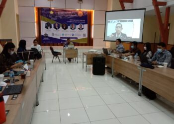 Webinar bertajuk Menilik Satu Dekade Otoritas Jasa Keuangan, yang diselenggarakan Magister Hukum Universitas Kristen Indonesia (UKI).