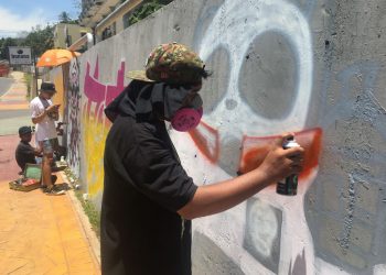 Aksi beberapa writer di salah satu dinding di Kota Batam, Kepulauan Riau, beberapa waktu lalu. (Foto: Fathur Rohim)