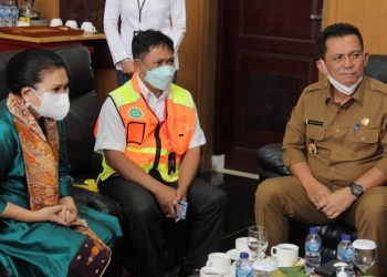 Gubernur Kepri, Ansar Ahmad dan Ketua TP PKK Kepri, Dewi Kumalasari, bertemu DWP Kemenhub, Endang Budi Karya, di Tanjungpinang,  Senin, 30 Agustus 2021. (Foto: Ist)