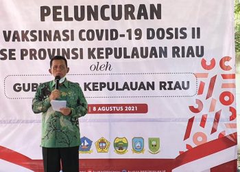 Gubernur Kepulauan Riau saat meluncurkan vaksinasi dosis II di rumah makan Puas Hati, Batam, Minggu, 8 Agustus 2021. (Foto: Ist)