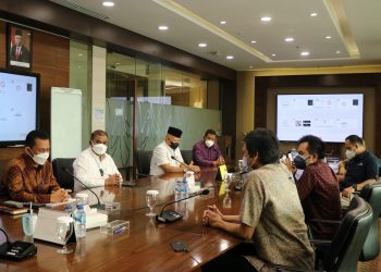 Gubernur Kepulauan Riau, Ansar Ahmad, mendatangi kantor PT. Sarana Multi Infrastruktur (SMI) di Jakarta, Selasa, 24 Agustus 2021. (Foto: Ist)