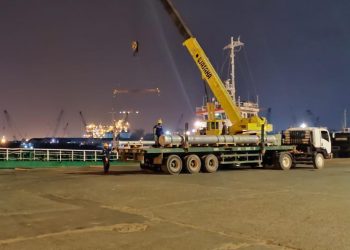 Ilustrasi kegiatan bongkar muat di Pelabuhan Batuampar. Foto: (Bintang Hasibuan)