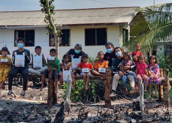 Keterangan foto: Tim Aksi Cepat Tanggap (ACT) Kepulauan Riau bersama warga Desa Lancang Kuning, Bintan. (Foto: Humas ACT)