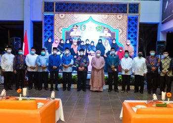 Wakil Gubernur Kepulauan Riau, Marlin Agustina saat membuka Pemusatan Latihan Calon Peserta STQH Nasional Utusan Kafilah Provinsi Kepulauan Riau, di Harris Hotel Water Front City, Marina, Batam, Rabu, 18 Agustus 2021 kemarin. (Foto: Ist)