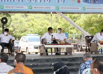 Wali Kota Batam, Muhammad Rudi saat memimpin rapat di Dataran Engku Putri. (Foto: Mediacenter)