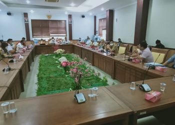Sejumlah konsumen Oxley Apartemen mengadu ke Komisi I DPRD Kota Batam, karena ketidakjelasan proses pembangunan proyek tersebut, Selasa, 31 Agustus 2021. (Foto: Fathur Rohim)
