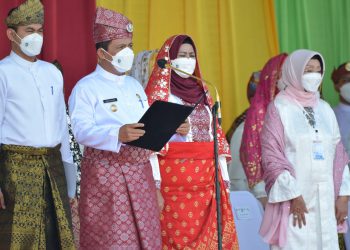 Gubernur Kepri, Ansar Ahmad saat menjadi inspektur upacara (irup) Hari Jadi Provinsi Kepri ke-19 di halaman Gedung Daerah, Tanjungpinang, Jumat, 24 September 2021. (Foto: Ist)