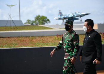 Gubernur Kepri, Ansar Ahmad bersama Pangkogabwilhan I Laksdya TNI Muhammad Ali. (Foto: Ist)