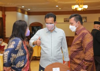 Gubernur Kepulauan Riau, Ansar Ahmad dalam pertemuan bersama Pimpinan dan  Anggota  DPD RI  di Restoran Golden Prawn Bengkong Batam, Rabu, 8 September 2021.