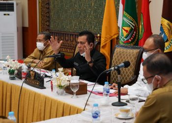 Gubernur Kepulauan Riau, Ansar Ahmad memimpin rapat evaluasi penanganan Covid-19 di Kepri, Senin, 13 September 2021 kemarin. (Foto: Ist)